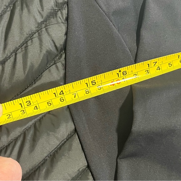 New black running jacket with pockets, black winter running jacket fitness coat. - Picture 6 of 8